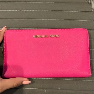 Michael kors wallet ✨👛